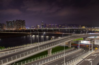 Çin Hzmb Limanı 'ndaki Hong Kong Zhuhai Macau Köprüsü 