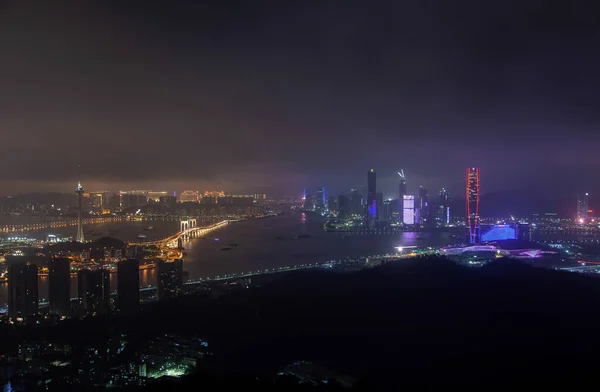 Großer Fluss trennt Macau und Zhuhai in China — Stockfoto