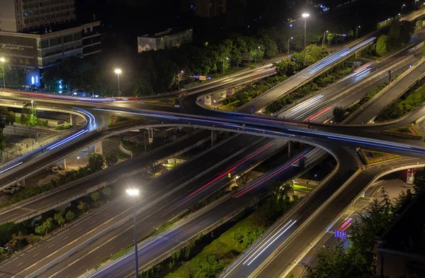 Ночные автомагистрали Чэнду и путепроводы в Китае — стоковое фото