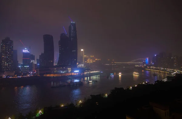 Chongqing ville sur la rive large du fleuve Yangzi en Chine — Photo