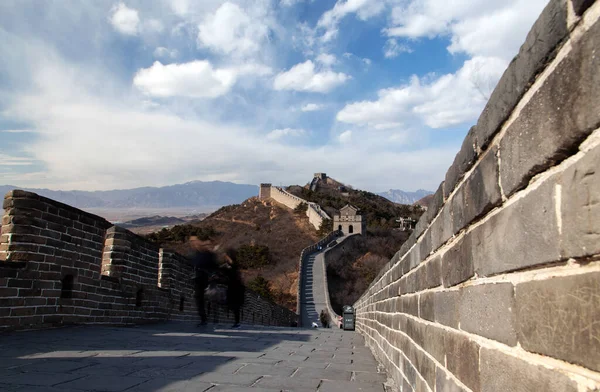 Brown stone Chinese Great Wall on hilly landscape — Stock Fotó