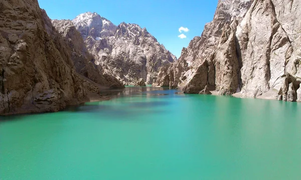 Kel-Suu jezero v Kyrgyzstánu — Stock fotografie