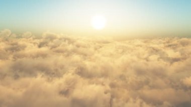 Uçan Clouds.Sunrise aracılığıyla. Looop