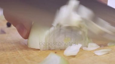 soğan üzerinde ahşap bord Dilimleme 