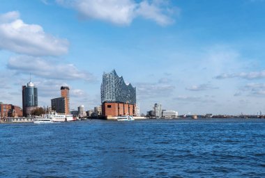 Hamburg Liman Panoraması nehir Elbe, Hafencity ve Elbphilharmonie opera binası ile