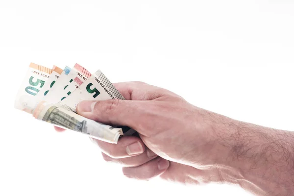 Hand einer männlichen Person übergibt ein paar verschiedene Euro-Scheine — Stockfoto