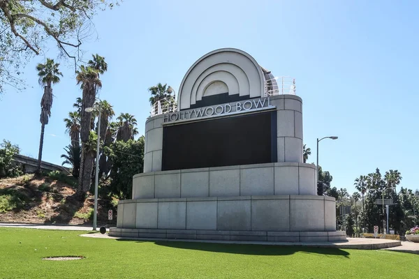 Λος Άντζελες, Καλιφόρνια, ΗΠΑ 04.01.2017 Hollywood Bowl σημάδι N Highland Avenue και Pat Moore τρόπο — Φωτογραφία Αρχείου