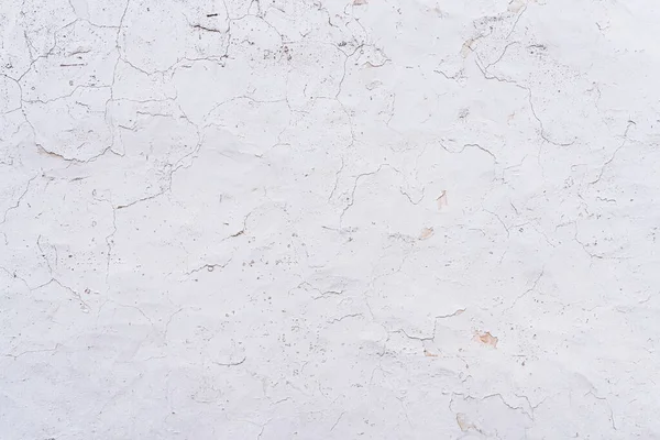 Pintura blanca agrietada y erosionada y yeso en la pared — Foto de Stock