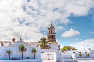 Nuestra Kilisesi Senyora de Guadalupe Teguise 'de, eski başkent Lanzarote, Kanarya Adaları' nda, güzel mavi gökyüzüne karşı