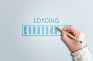 Kelime yükleme ile el ele kalem çizim ilerleme çubuğunun üst görünümü