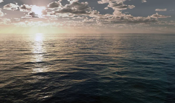Panoramisch uitzicht op prachtige zonsondergang over zee — Stockfoto