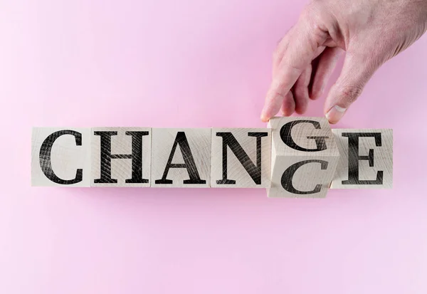 Hand turning word CHANGE into CHANCE on wooden blocks — Stockfoto