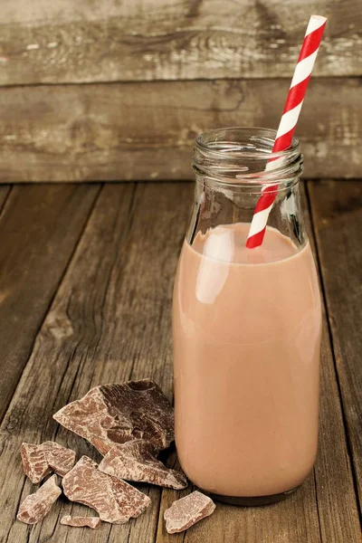 Σοκολάτα Γάλακτος Παραδοσιακή Φιάλη Άχυρο Παλιό Ξύλο Φόντο — Φωτογραφία Αρχείου