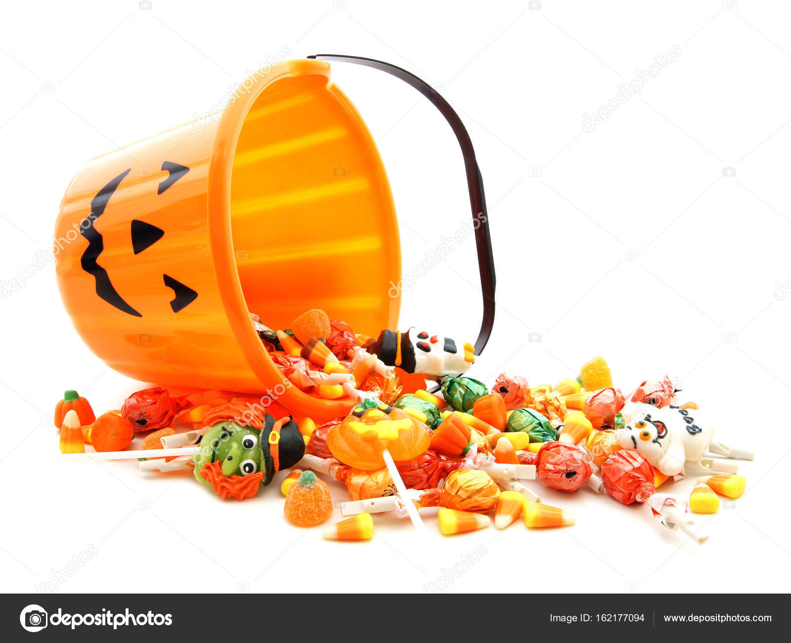 ハロウィン ジャック O ランタン バケツにお菓子をこぼす ストック写真 C Jenifoto