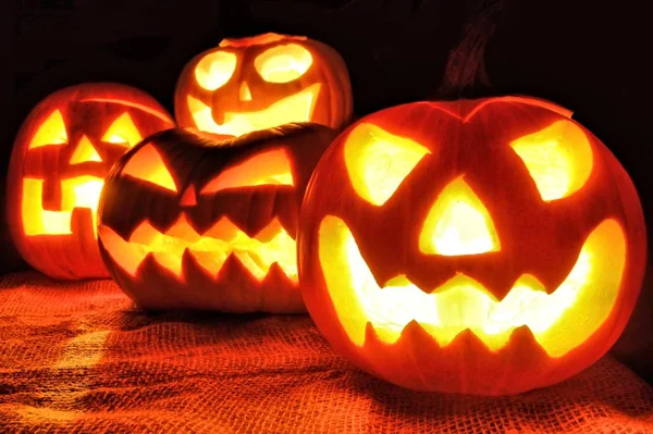 Halloween Jack o fenerler gece yaktı