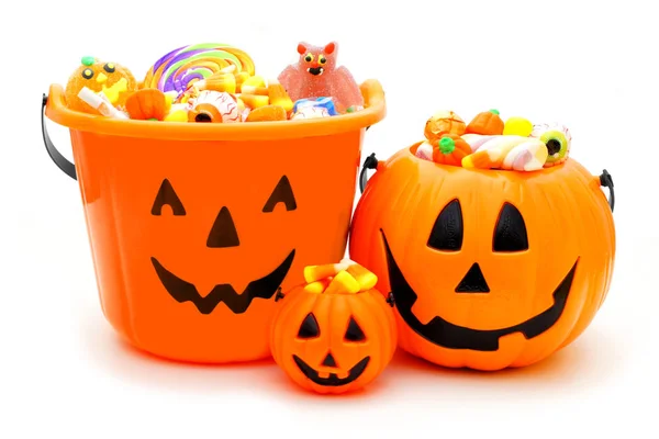 Halloween Jack Lantern candy birtokosai felett fehér — Stock Fotó