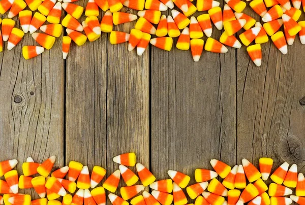 Halloween candy corn double border against wood — Stock Photo, Image