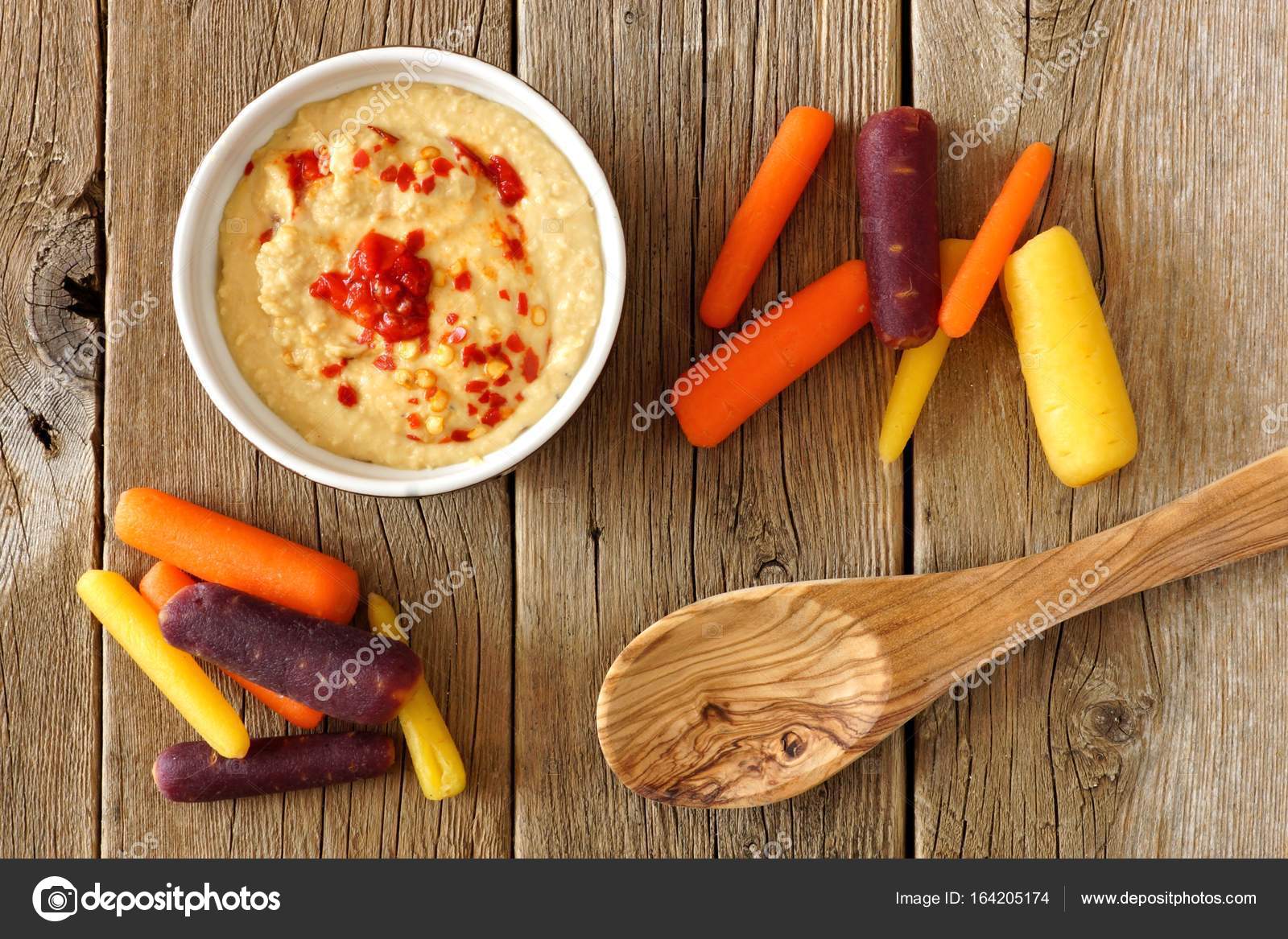 Bebek gökkuşağı havuç Humus ile daldırma, ek yükü bir