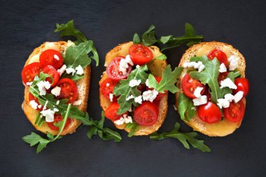 Crostini meze mazisi üzerinde görünüm yukarıda