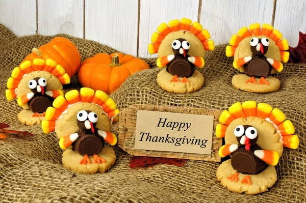 Cookies en forme de dinde avec carte Happy Thanksgiving — Photo
