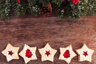 Çift kenarlıklı reçel çerezler ile pişirme Noel