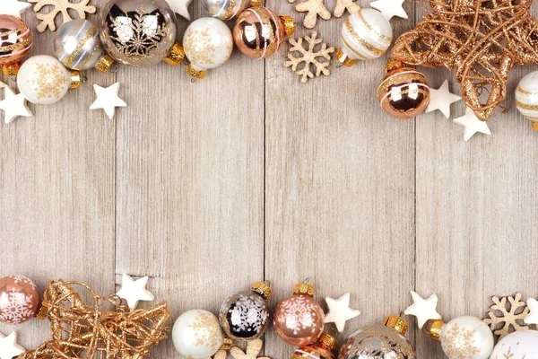 白色和金色圣诞装饰品双边界在木头上 — 图库照片