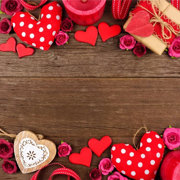 Valentijnsdag Dubbele Rand Van Harten Cadeaus Bloemen Decor Tegen Een — Stockfoto