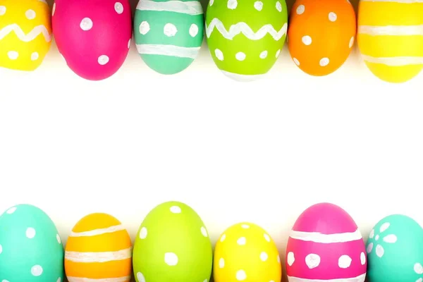 Renkli Paskalya Yumurtası Beyaz Arka Planda Çift Kenar Sınırı — Stok fotoğraf