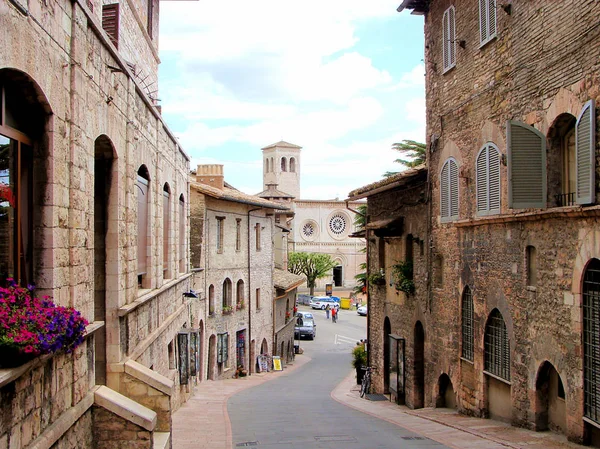 Medeltida Street Assisi Italien Och Kyrkan San Pietro — Stockfoto