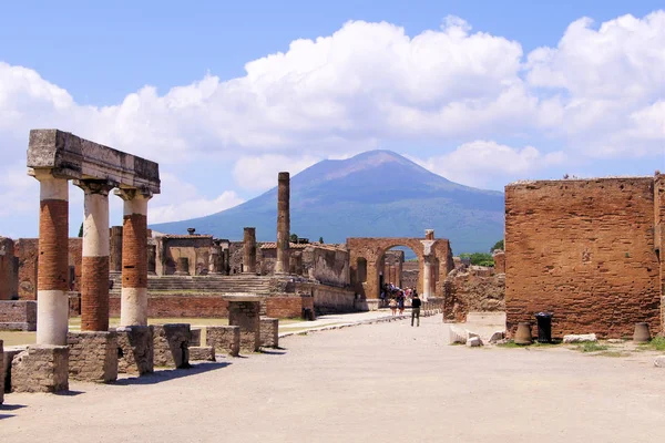 Monte Vesuvio Attraverso Rovine Pompei Italia — Foto Stock