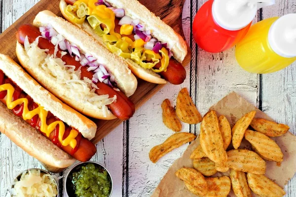 Hot Dog Con Condimenti Assortiti Cunei Patate Sopra Vista Uno — Foto Stock