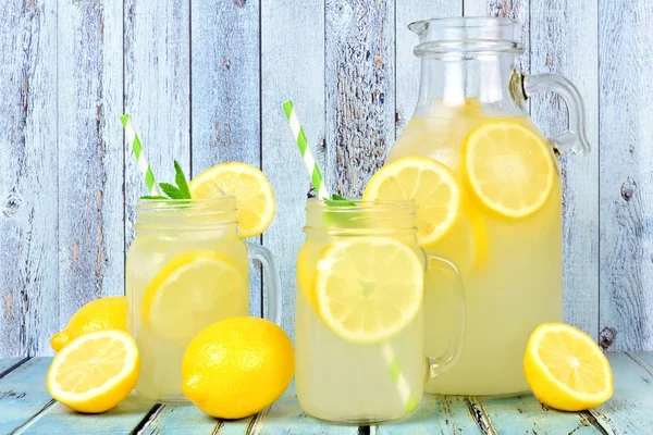 Vintage Pitcher Lemonade Two Mason Jar Glasses Lemons Rustic Blue — Stock Photo, Image