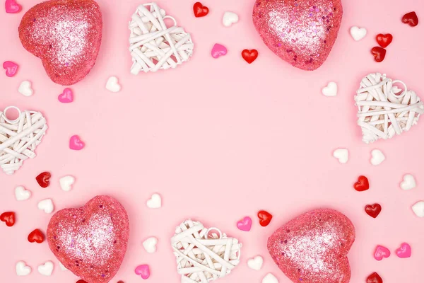 Dia Dos Namorados Quadro Decorações Coração Rosa Branco Contra Fundo — Fotografia de Stock