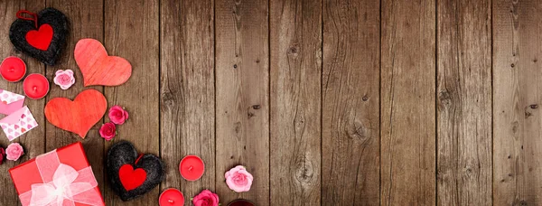 Marco San Valentín Con Corazones Rojos Regalos Decoración Sobre Fondo —  Fotos de Stock