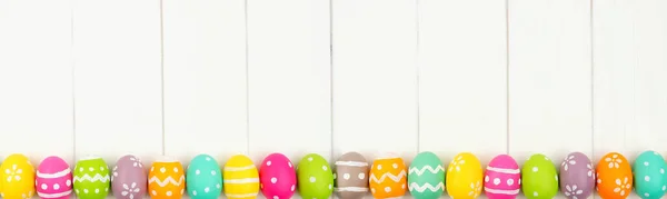 Colorido Estandarte Pascua Con Borde Fila Huevos Pascua Sobre Fondo — Foto de Stock