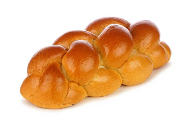 新鲜的辫子蛋面包 在白色背景上孤立的侧视图 — 图库照片