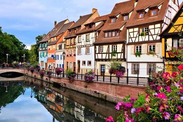 Bellissimi Canali Colmar Francia Con Riflessi Tarda Giornata — Foto Stock