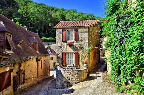 美丽的法国碧昂村风景如画的一角 — 图库照片
