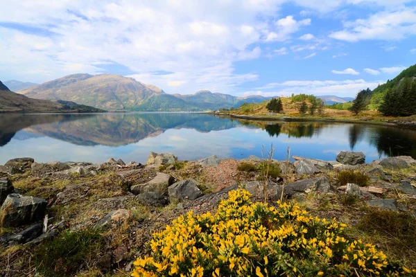 Blick Auf Die Seen Und Das Schottische Hochland Zeitigen Frühling — Stockfoto
