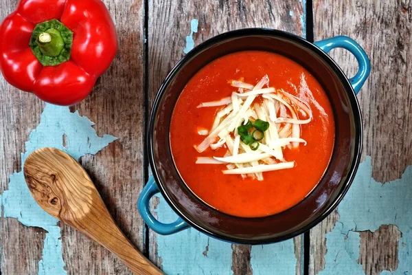 Red Pepper Soup Topped Shredded Cheese Green Onions Overhead Scene — Stock Photo, Image