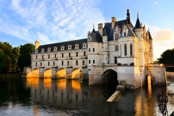 在法国卢瓦尔河畔的暮色中 美丽的切农索城堡 — 图库照片