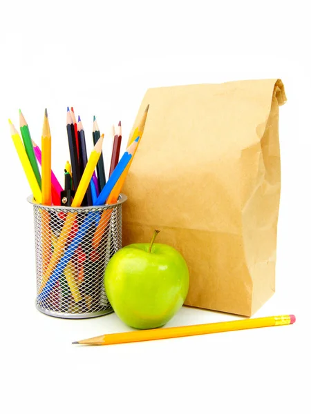 Schulranzen Mit Apfel Bleistift Und Schulbedarf Isoliert Auf Weiß — Stockfoto