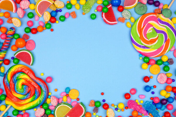 Красочный выбор конфет. Верхняя рамка на синем фоне
.