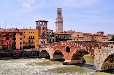Verona 'daki antik Roma köprüsü, Ponte di Pietra, İtalya