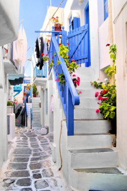 Mykonos, Yunanistan'ın eski şehir güzel badanalı sokak
