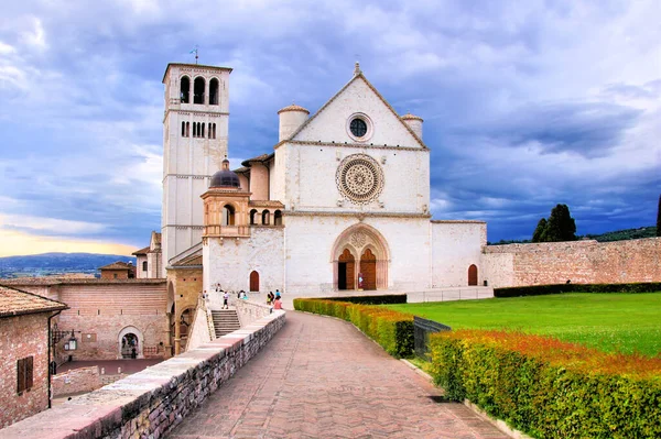 Vista Laterale Della Famosa Basilica San Francesco Assisi Sotto Cielo — Foto Stock