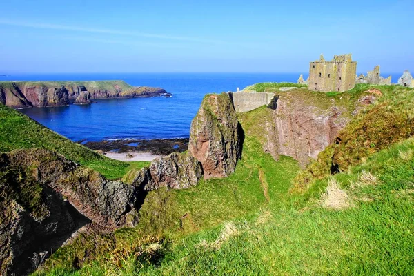 Ruins Medieval Dunluce Castle Green Cliffs Causeway Coast Northern Ireland — Stock Photo, Image