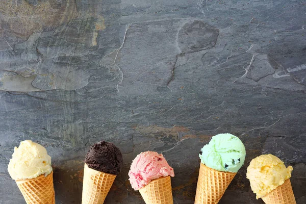아이스크림 경계에 아이스크림 슬레이트 — 스톡 사진