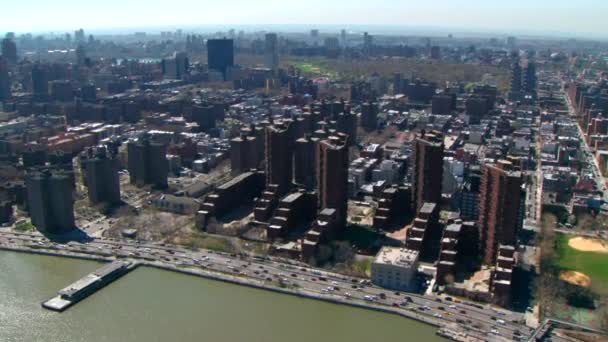 Luchtfoto via upper manhattan — Stockvideo