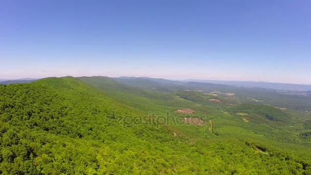 空中雪兰多山谷蓝岭山脉 — 图库视频影像